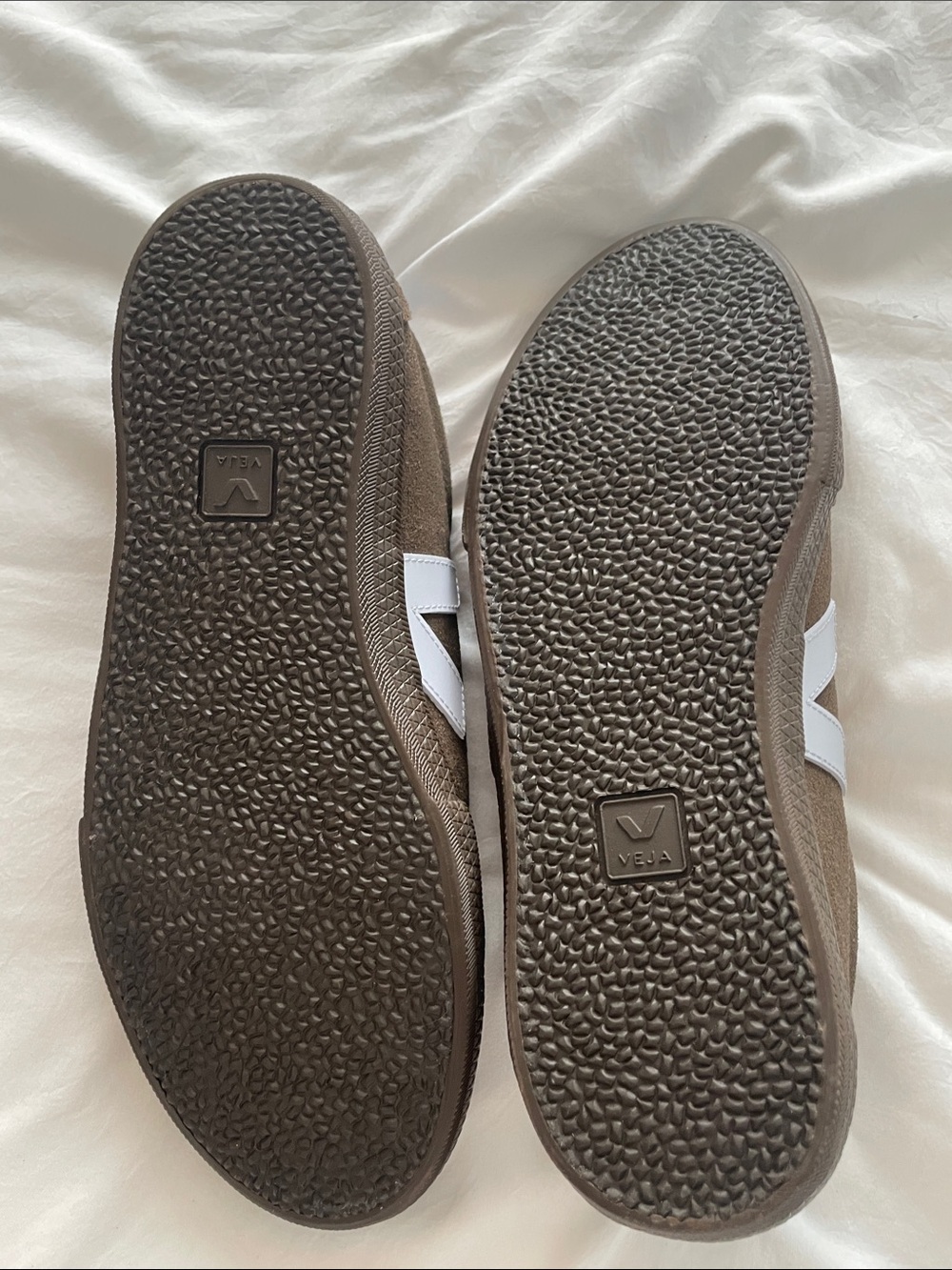 Veja Brown Suede Women’s Low-Top Sneakers with White Logo
SIZE 40 (9) - Picture 6 of 9